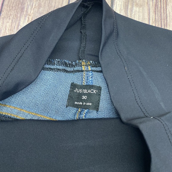 Maternity Shorts - Picture 3 of 4